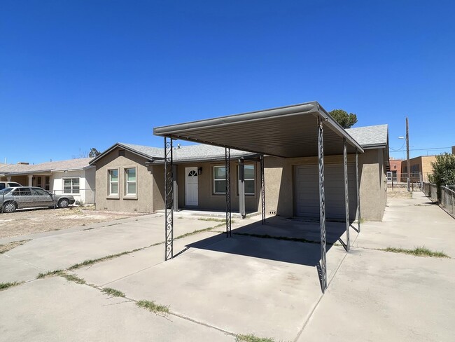 Building Photo - 408 Ramona Ave