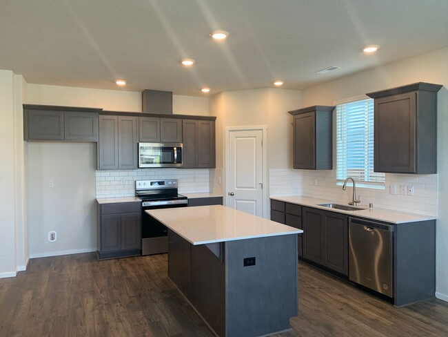 Foto del edificio - BRAND NEW 4 BED/2.5 BATH HOME! MOVE IN NOW...