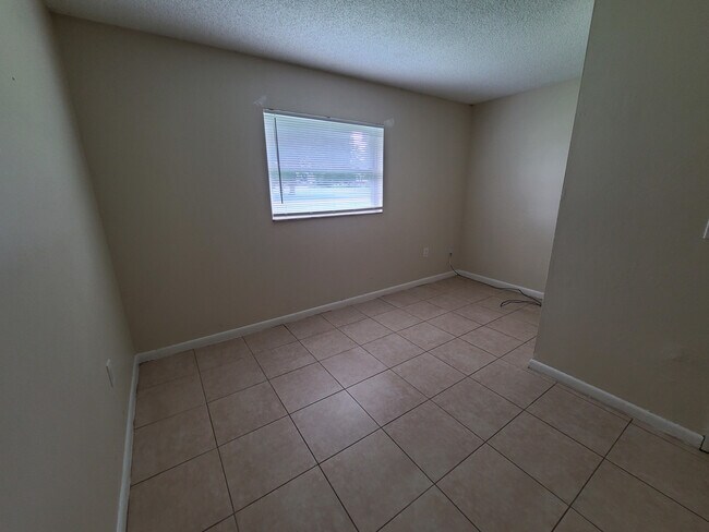 Building Photo - Okeechobee