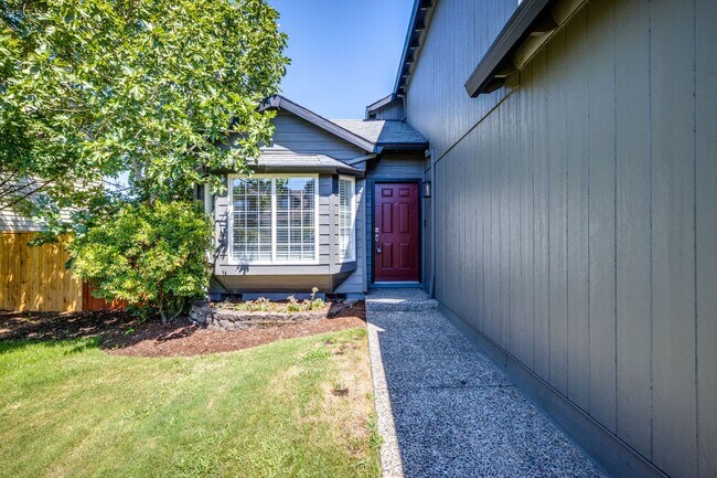 Building Photo - Central Air Anyone?  Amazing 3 Bedroom 2.5...