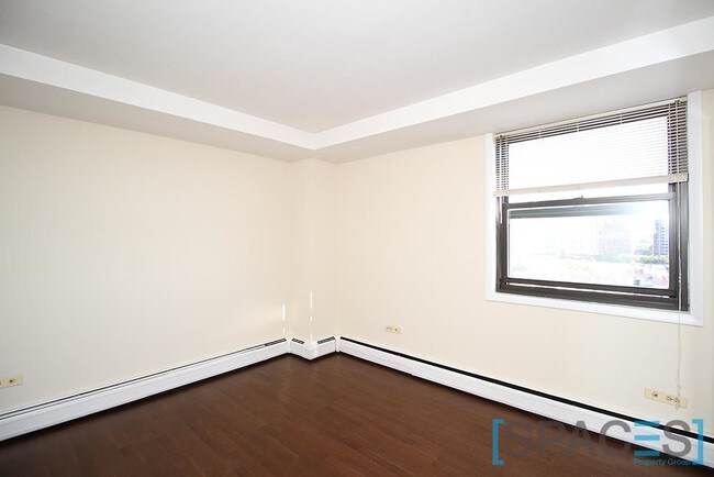 Building Photo - 3639 N Pine Grove Ave