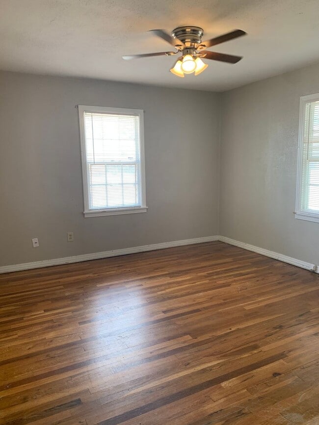 Building Photo - 4 Bedroom Home Located In Heart of Lubbock!
