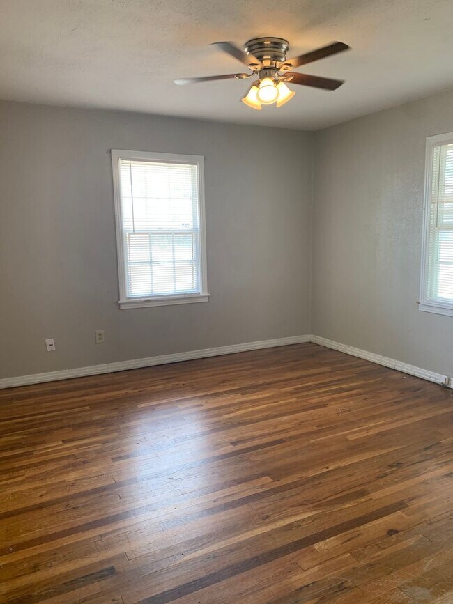Foto del edificio - 4 Bedroom Home Located In Heart of Lubbock!