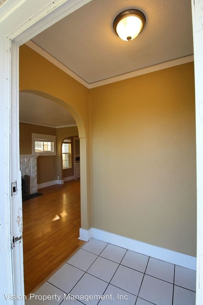 Building Photo - 2660 Wakefield Ave