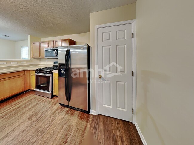 Building Photo - 1245 Cloverview St