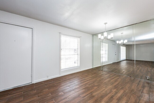 Foto del edificio - 7510 Shadyvilla Ln