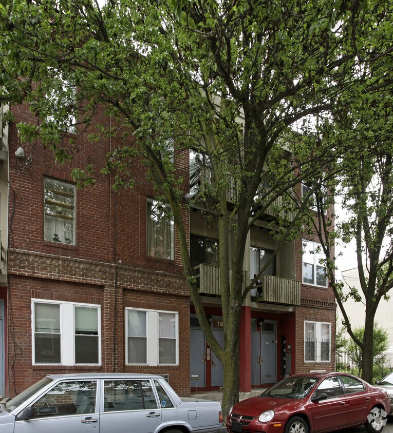 Building Photo - 710 S 19th St