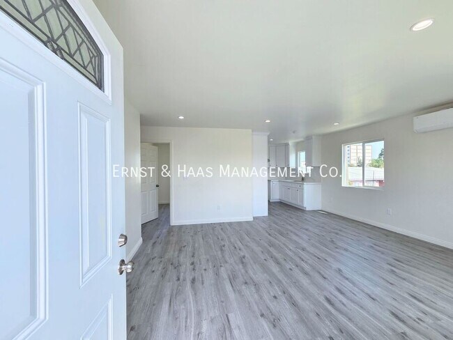 Foto del edificio - 1320 Lewis Ave