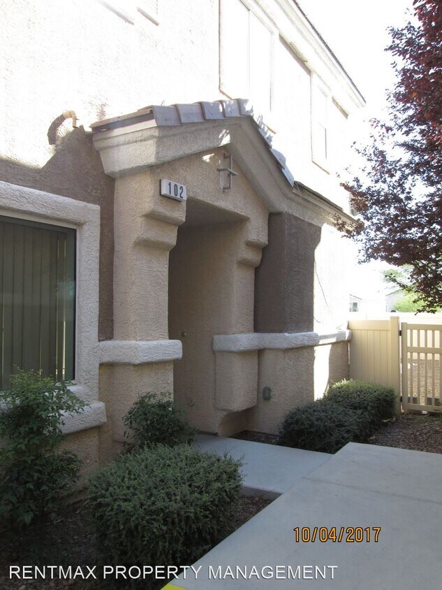 Foto principal - 3 br, 2 bath House - 9107 BUSHY TAIL AVE #102
