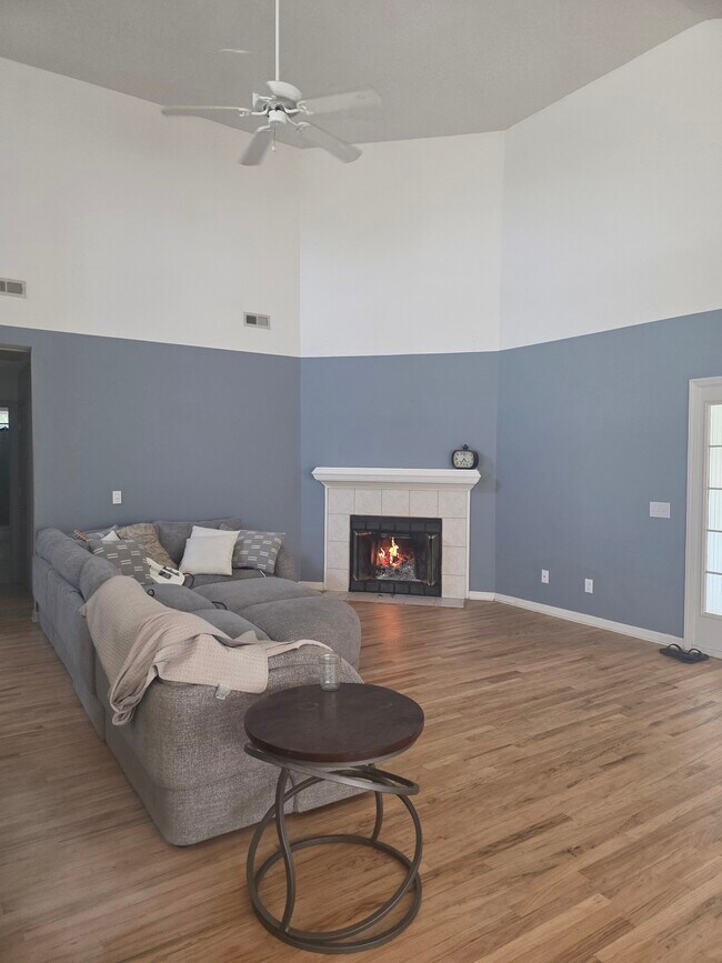 Foto del edificio - 8803 Whaley Cir