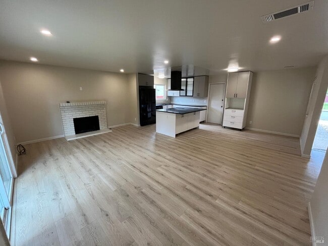 Building Photo - 429 Umland Dr