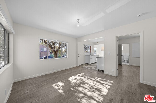 Foto del edificio - 951 N Hoover St