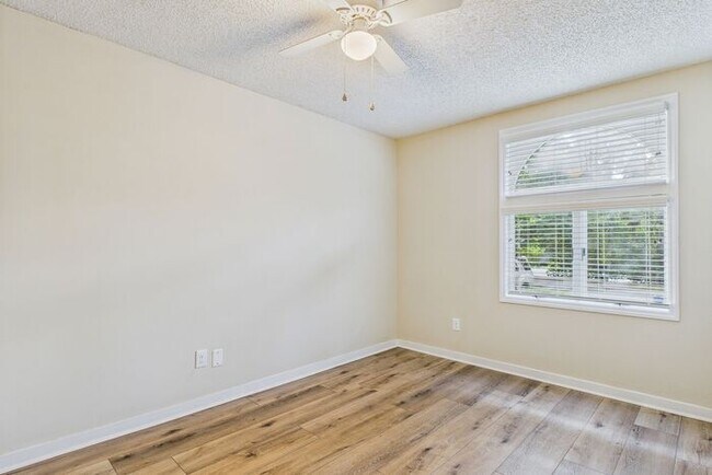 Foto del edificio - Charming 3-Bedroom Townhome in Sunset Woods
