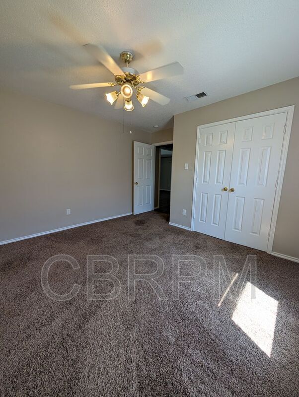 Foto del edificio - 10606 Belton Av.