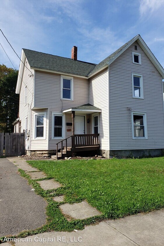 Primary Photo - 4 br, 1.5 bath House - 432 Herrick St