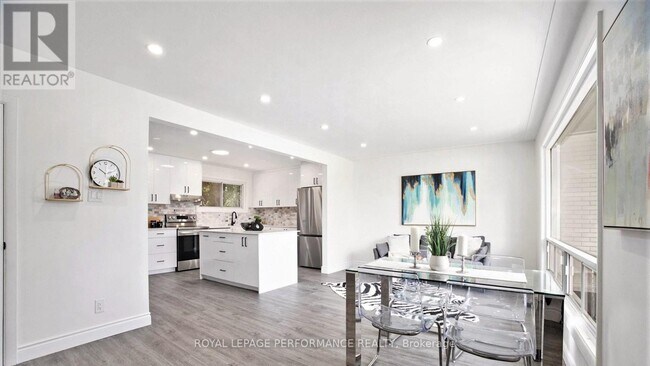 Photo du bâtiment - 33 Majestic Dr