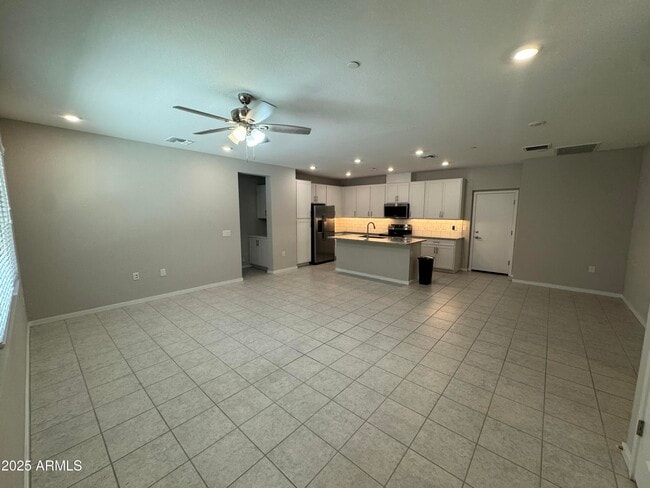 Building Photo - 775 E Furness Dr