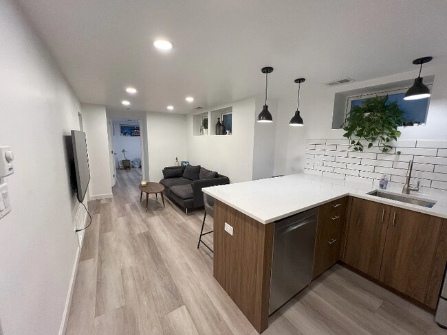 Foto del edificio - 3422 W Schubert Ave