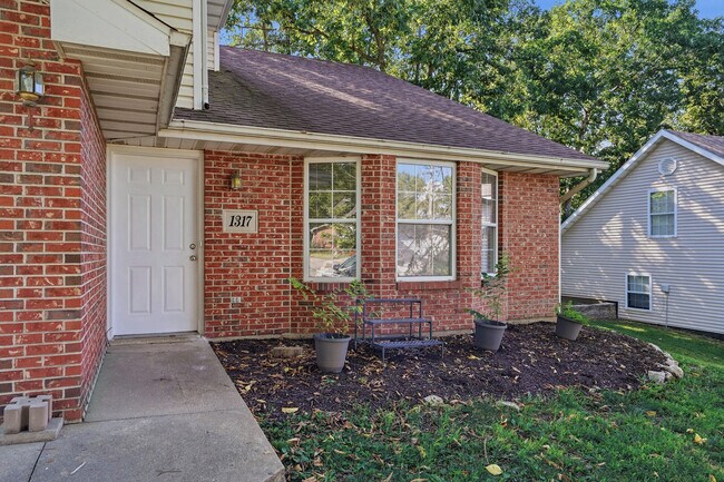 Building Photo - 1317 Godas Cir
