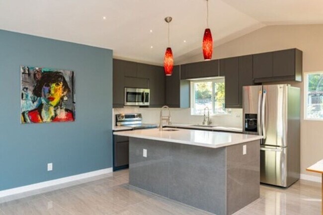 Building Photo - 6088 De La Rosa Ln