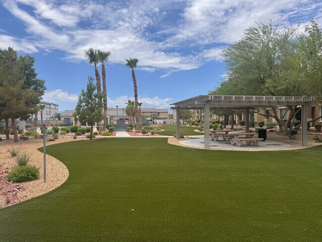 Building Photo - Charming 2-Story Townhome | 2 Bedrooms, 2 Baths & Community Pool