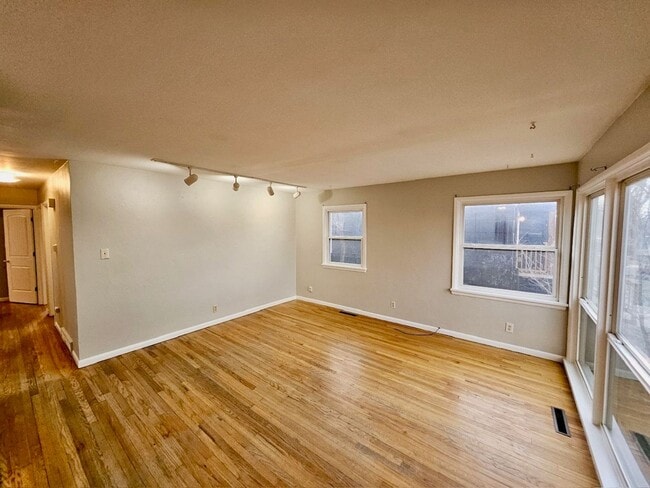 Building Photo - 1214 Cooper Ave