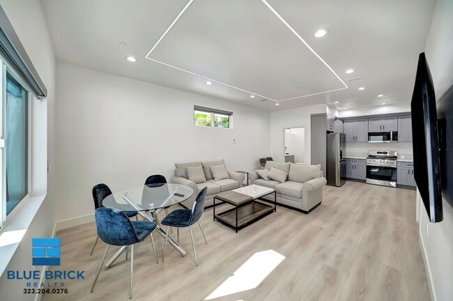 Foto del edificio - 5841 Vanalden Ave