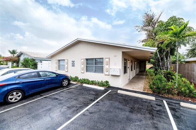 Foto del edificio - 805 NE 23rd Dr