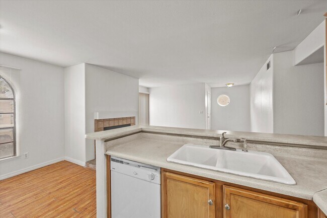 Foto del edificio - 2972 Juniper Hills Blvd
