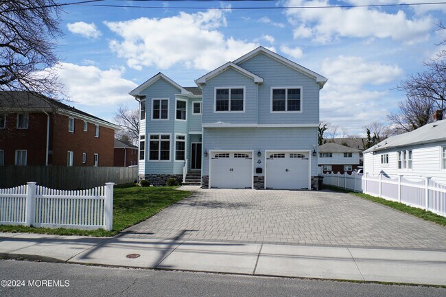 Building Photo - 414 2nd Ave