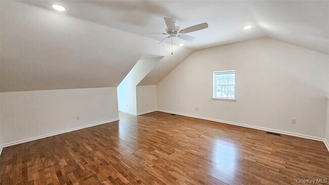 Foto del edificio - 260 W Main St