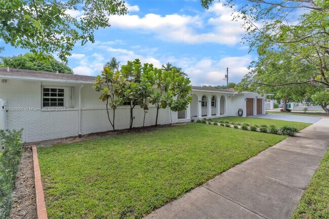 Foto del edificio - 155 SW 39th Ct