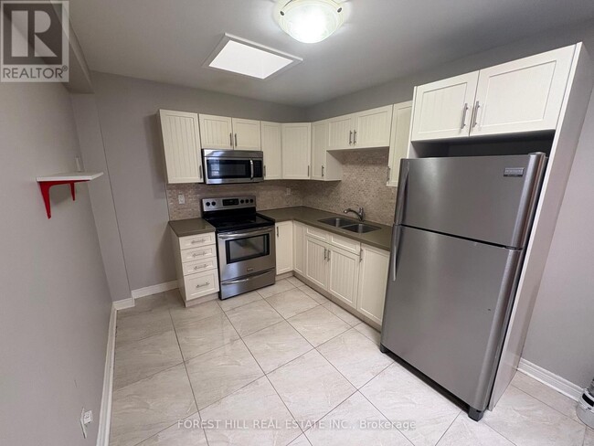 Photo du bâtiment - 341 Lakeshore Rd E