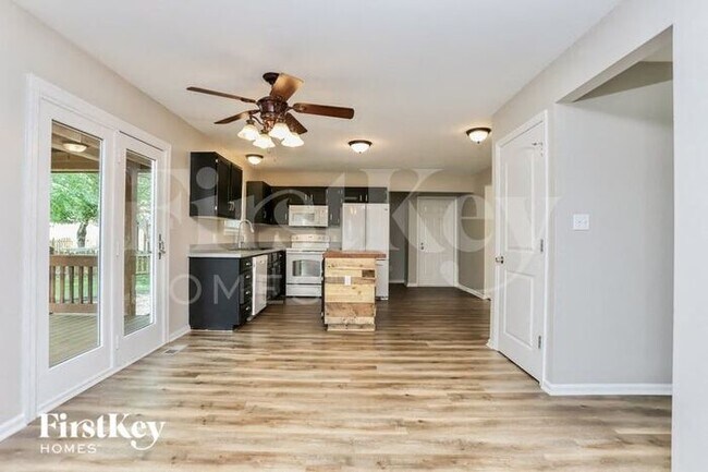 Foto del edificio - 3190 Moss Pointe Dr