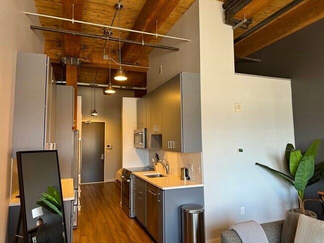 Building Photo - 63 Melcher St