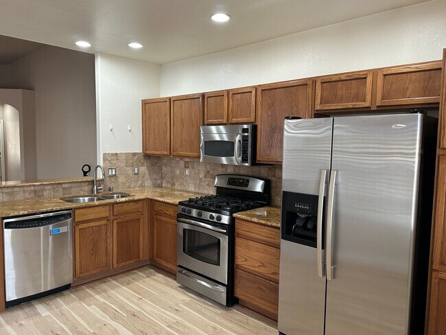 Foto del edificio - Charming newly remolded 3 bedrooms and 2 b...