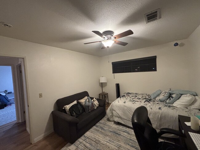 Building Photo - 535 N Yucca Ridge Rd