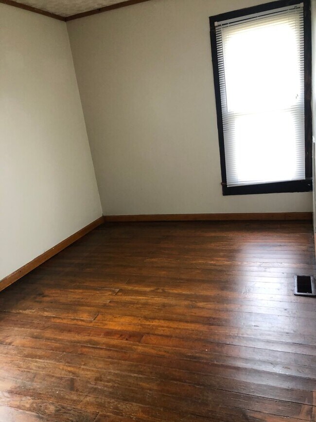 Foto del edificio - 1017 W 11th St