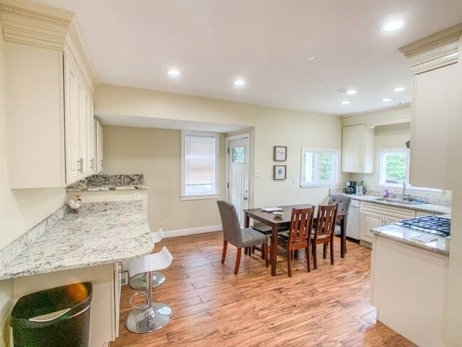 Building Photo - 50 Gardner St