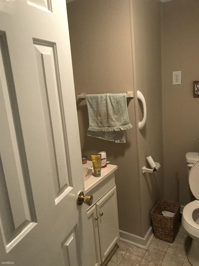 Building Photo - 1545 Warnke Rd NW