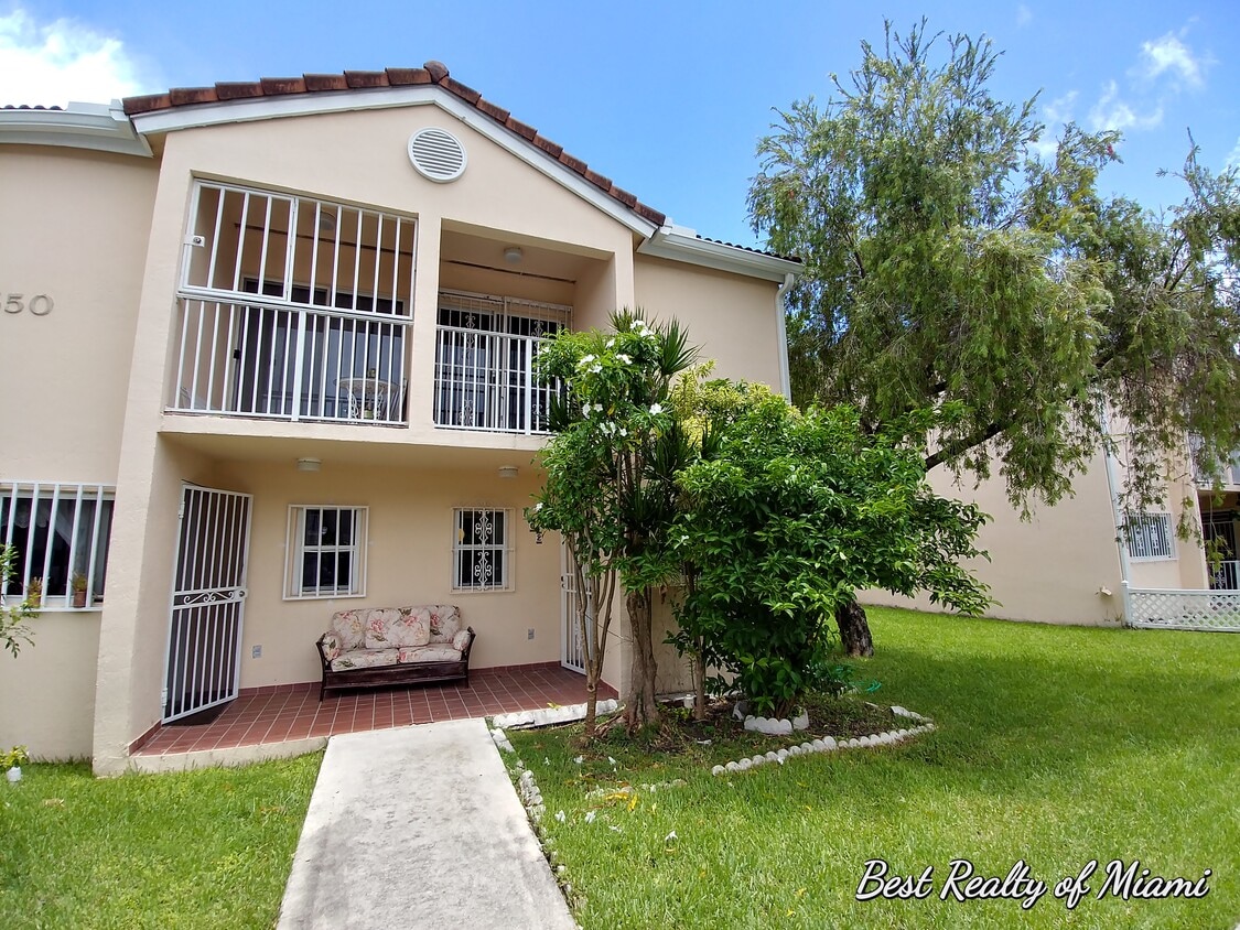 Primary Photo - 2550 NW 26th St
