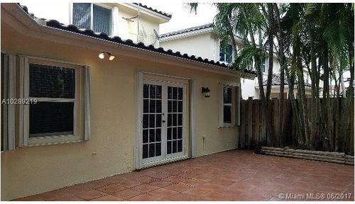 Building Photo - 9050 SW 157th Pl