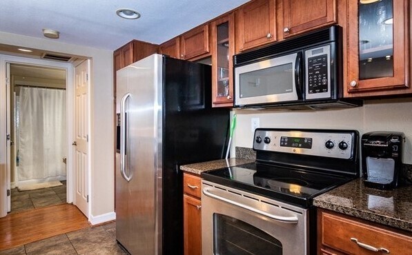 Foto del edificio - RB 1 Br 1 Bath Granite Kitchen Luxury Condo $2400 Avail July 1st