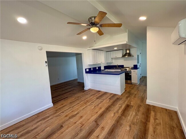 Foto del edificio - 5675 Pine Island Rd