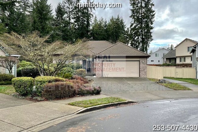 Building Photo - 3535 Barklay Dr NE
