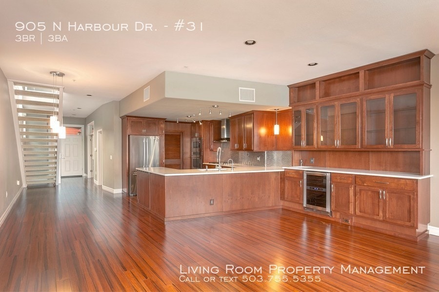 Primary Photo - 905 N Harbour Dr