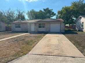 Building Photo - 226 Park Ln