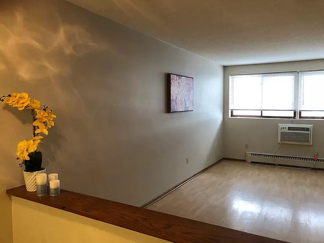 Foto del edificio - 316 Larpenteur Ave E