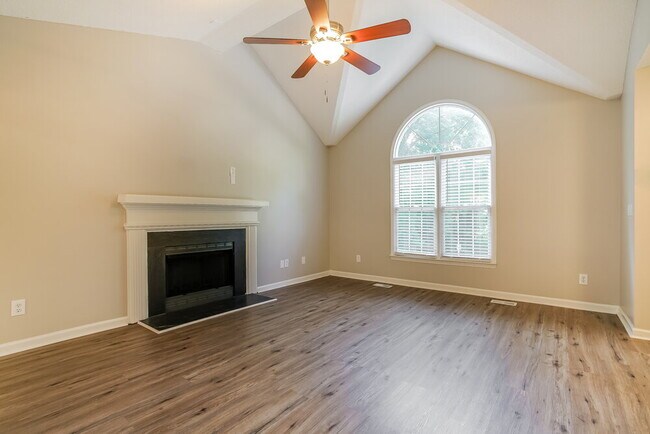 Building Photo - 2100 Havering Pl