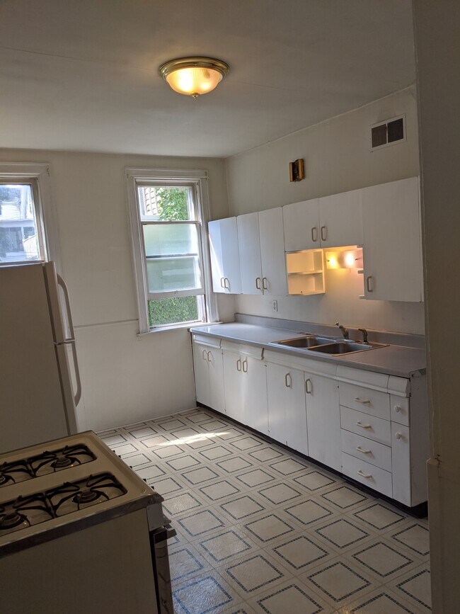 Foto del edificio - 2726 N Downer Ave